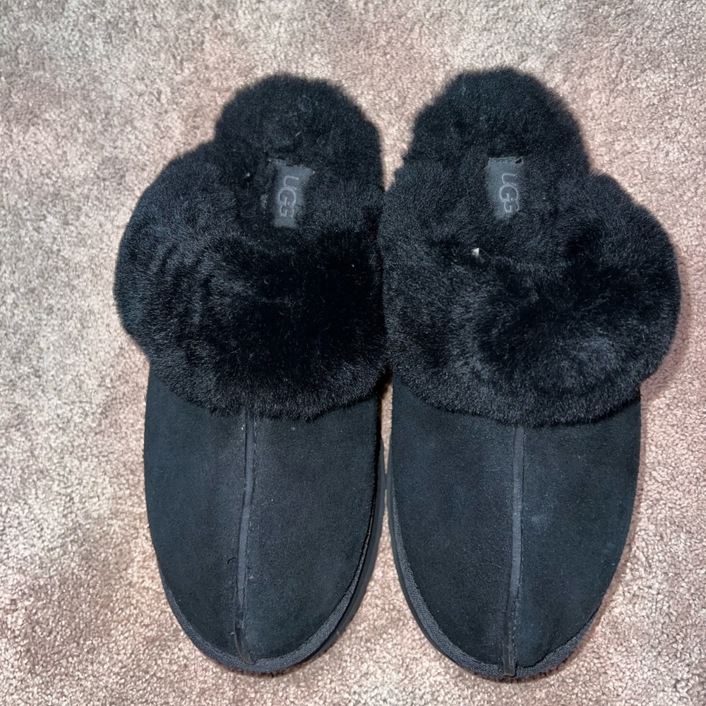 UGG Black platform Fluffy Slippers